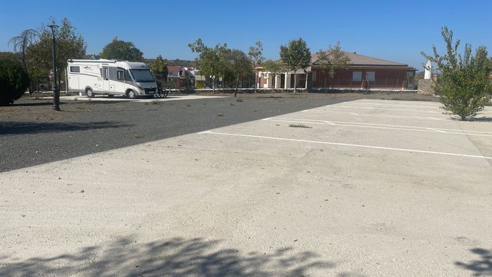 Parking caravanas Los Almendros