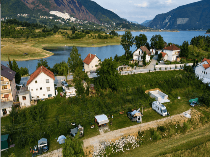 Tune Lakeside Camp