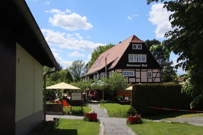 Ostrauer Hof's Wiesenparkplatz