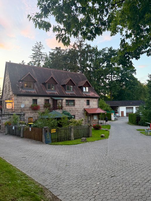 Einem Ort wurde ein Foto hinzugefügt