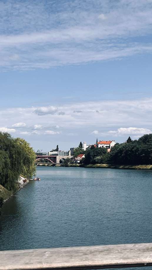 Einem Ort wurde ein Foto hinzugefügt