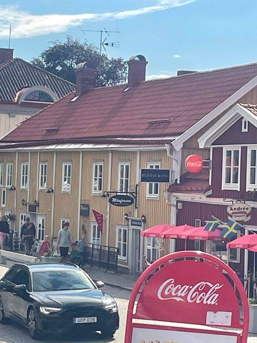 Einem Ort wurde ein Foto hinzugefügt