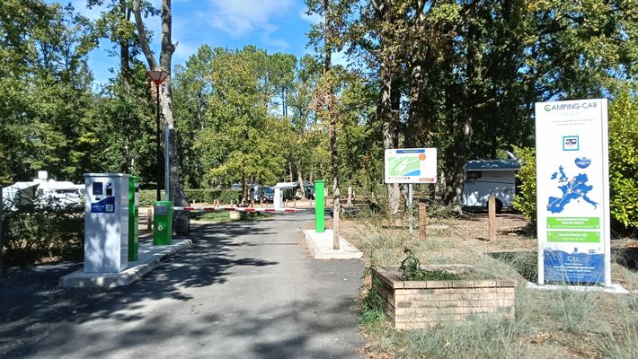 Aire Camping-Car Park Neuvy sur Barangeon
