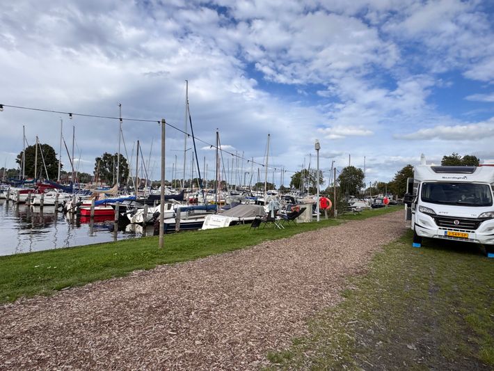 Camperplaats  bij camping Tusken de Marren & Drijfveer