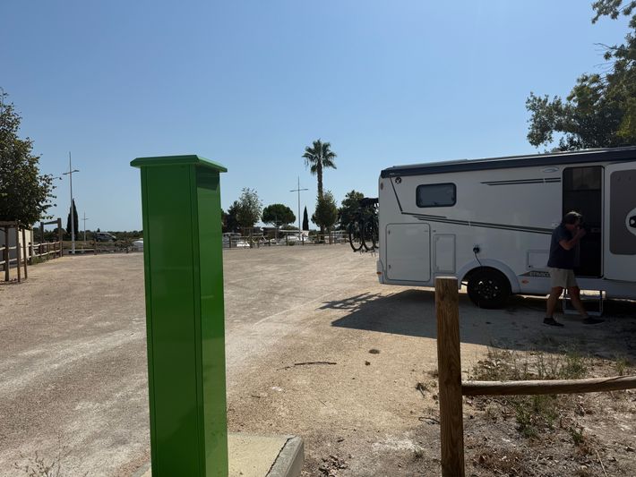 Aire camping-car park de Bellegarde