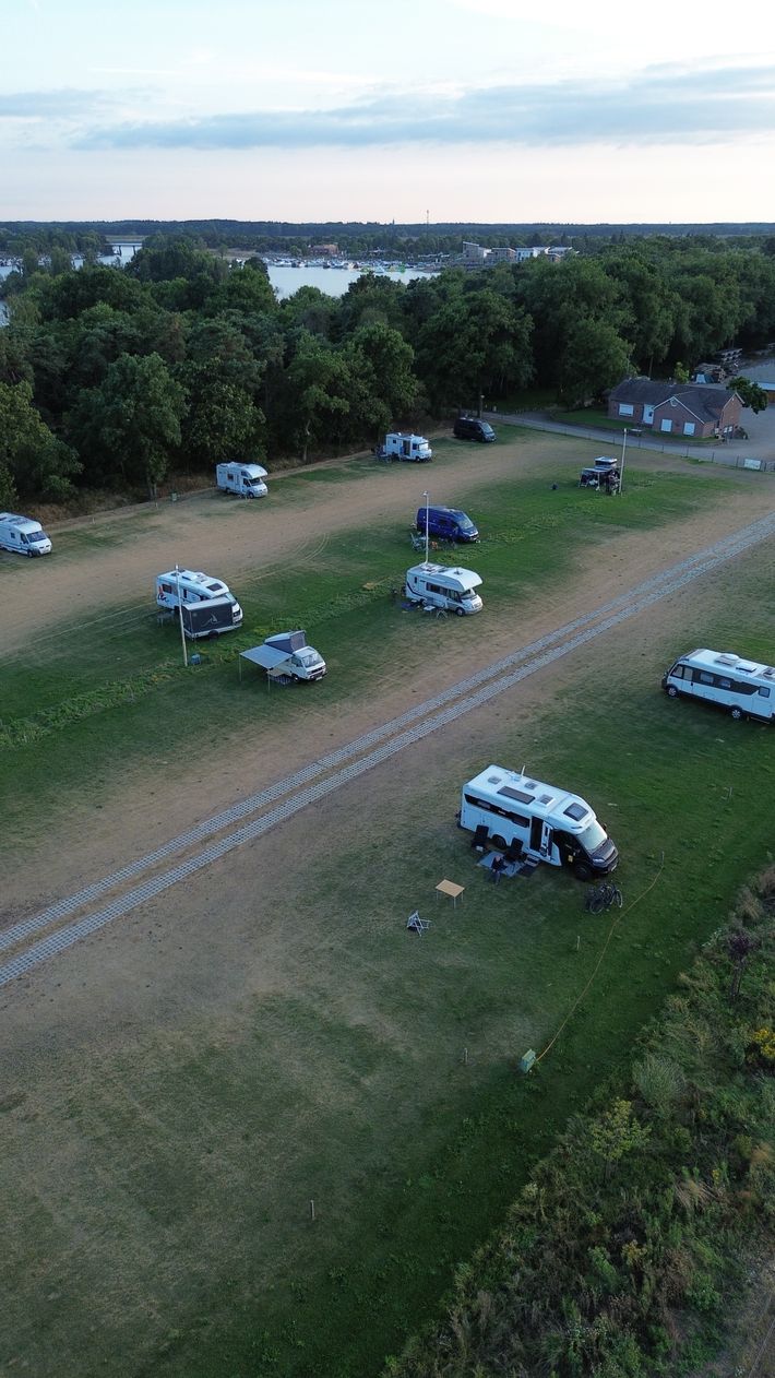 Camperplaats & Jachthaven 't Leuken Well