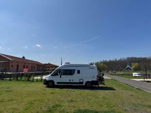 Einem Ort wurde ein Foto hinzugefügt