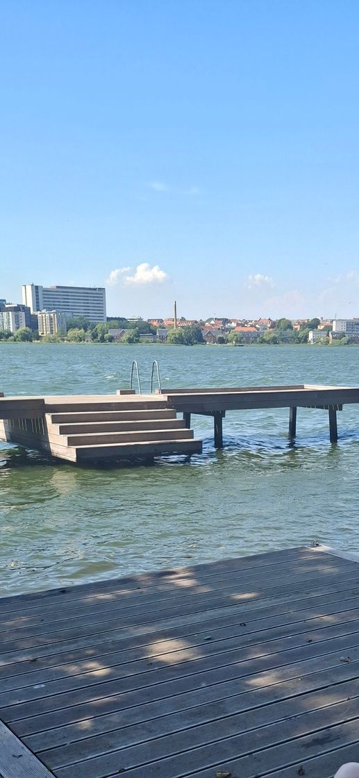 Einem Ort wurde ein Foto hinzugefügt