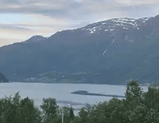 Cabin by the Lustrafjord