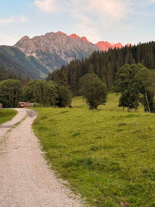 Einem Ort wurde ein Foto hinzugefügt