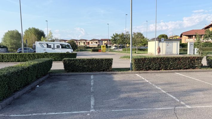 Parking face centre sportif