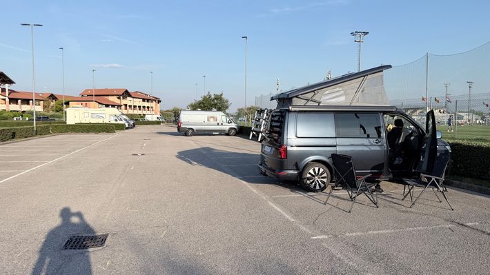 Parking face centre sportif