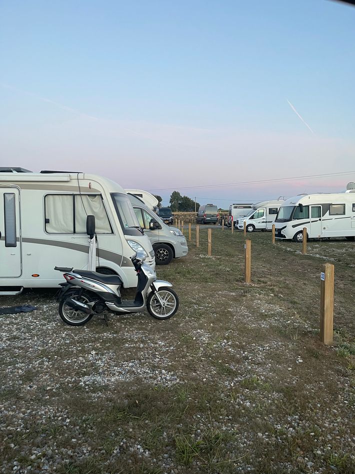 Aire de Camping-cars Villainville