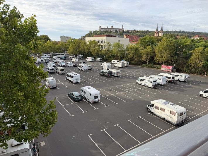 Parkplatz Friedensbrücke