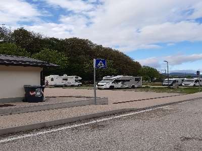 Einem Ort wurde ein Foto hinzugefügt