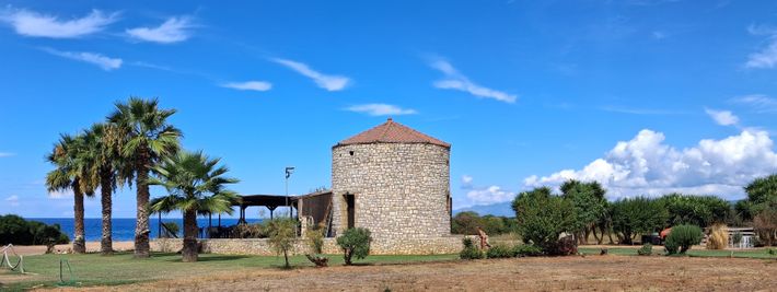 Petrinos Mylos