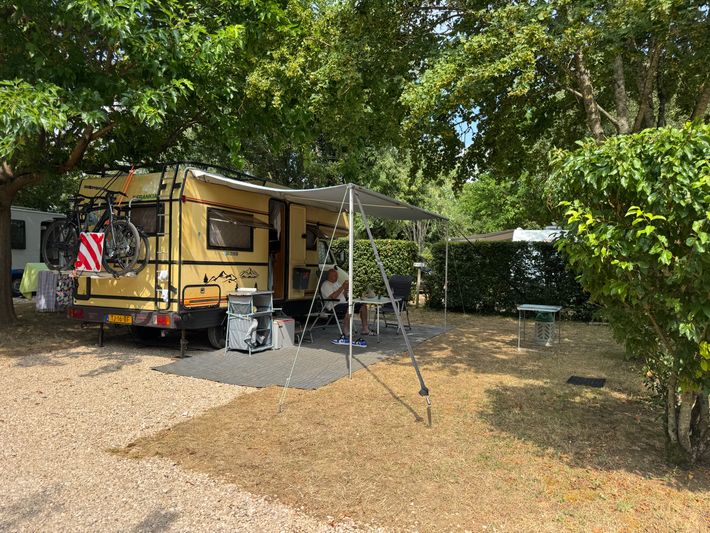 Camping Le Hameau des Champs te Cormatin