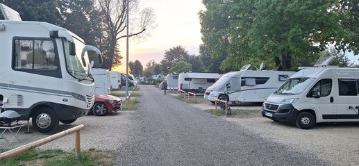 Einem Ort wurde ein Foto hinzugefügt