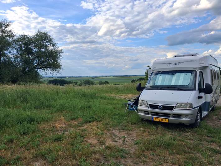 Stellplatz an der Gaststätte Adonisröschen