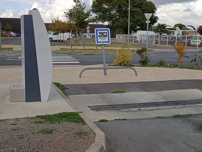Aire de camping-cars de Marennes-Hiers-Brouage - [AireServices] Place Brassens