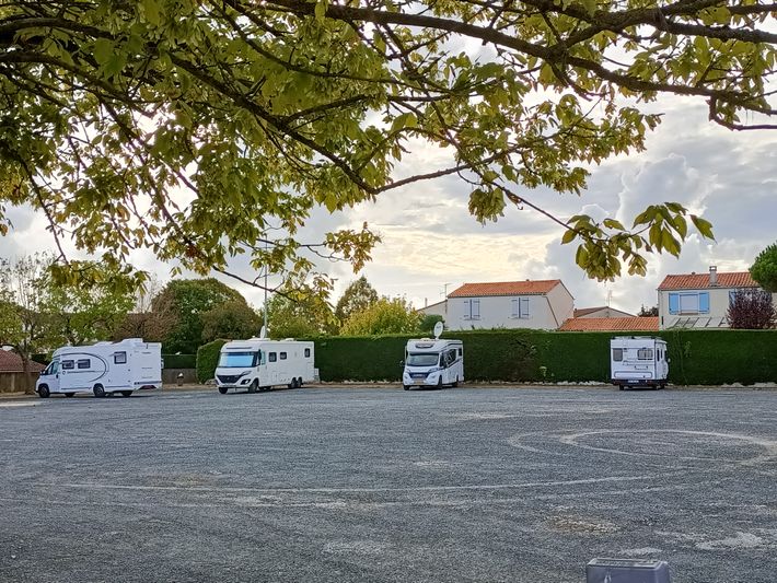 Aire de camping-cars de Marennes-Hiers-Brouage - [AireServices] Place Brassens