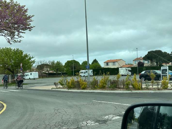 Aire de camping-cars de Marennes-Hiers-Brouage - [AireServices] Place Brassens