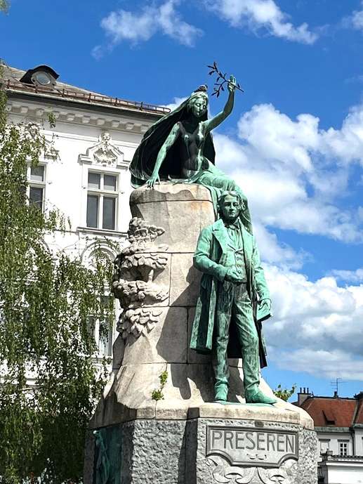 Einem Ort wurde ein Foto hinzugefügt
