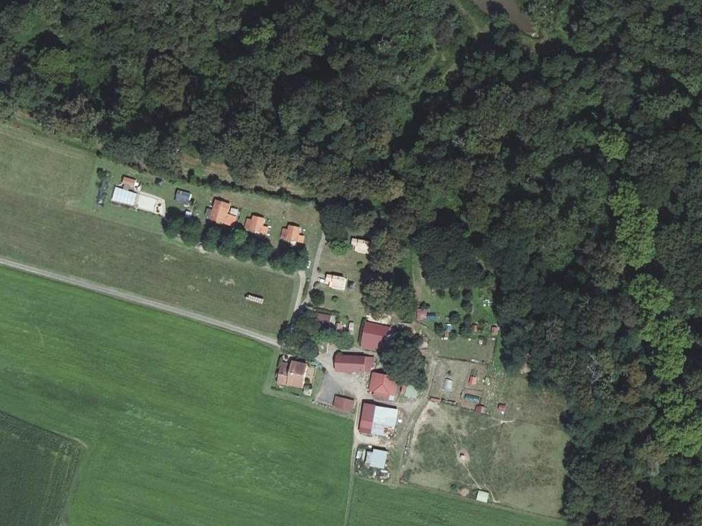 Aire de camping-car à la ferme Eslous (réseau France Passion)
