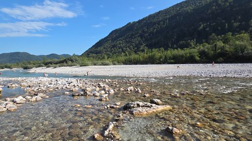 Einem Ort wurde ein Foto hinzugefügt