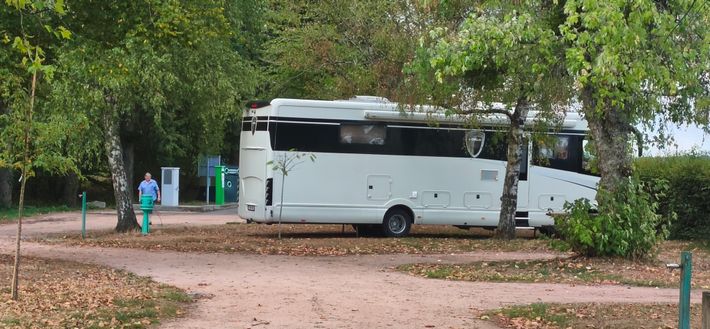 Parking  mon Village de Louroux de Bouble [La Graviere]