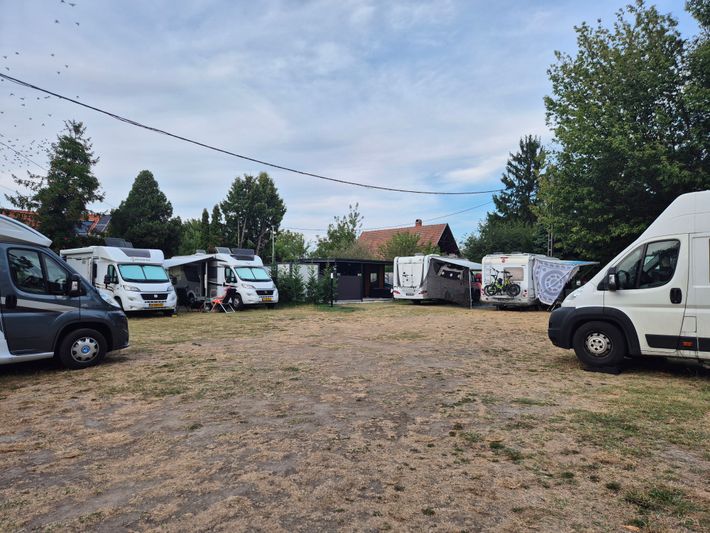 B&B Camper Parking 