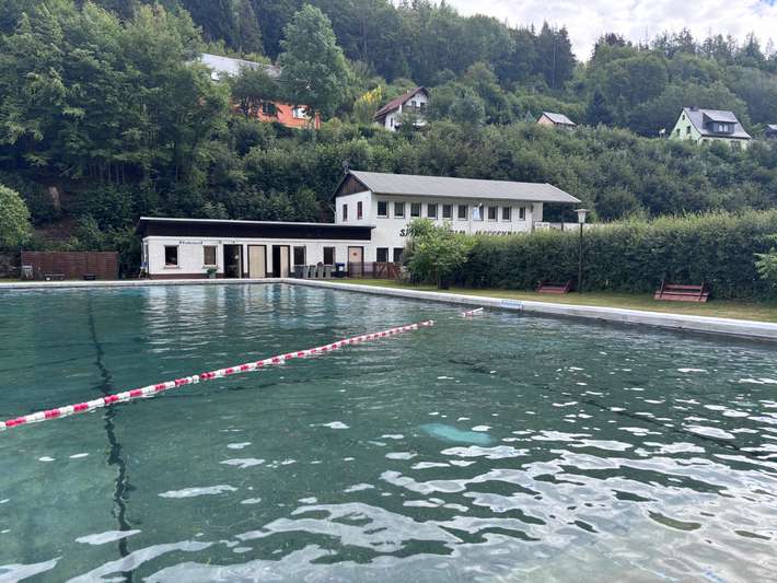 Natursteinbad Wohnmobilstellplatz Mellenbach