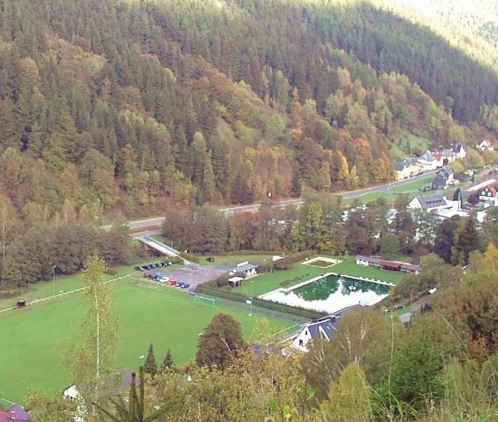 Natursteinbad Wohnmobilstellplatz Mellenbach