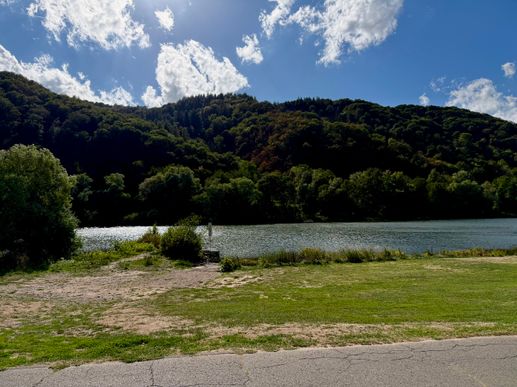 Einem Ort wurde ein Foto hinzugefügt