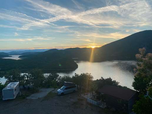 Einem Ort wurde ein Foto hinzugefügt