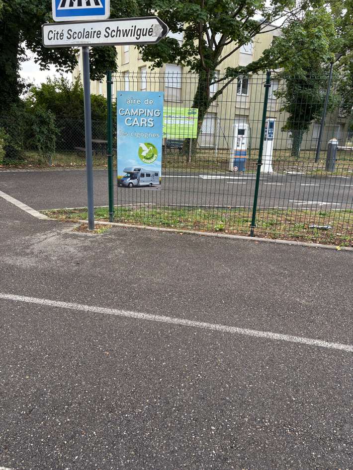 Aire de camping-car les Cicognes