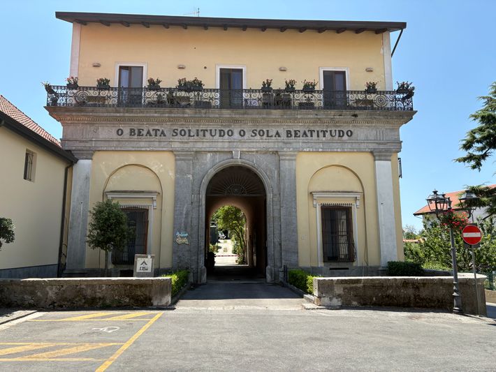 Beata Solitudo