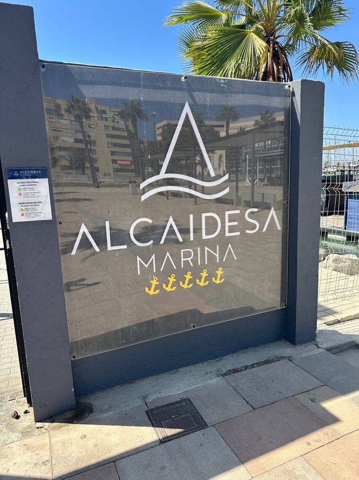 Parking Continental Alcaidesa Marina