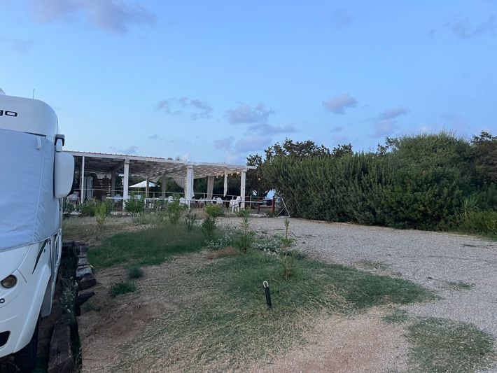 Area sosta i faraglioni baia cea