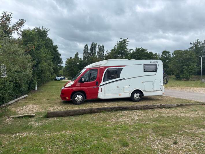 Camping-car capitainerie du port de 'l ilon