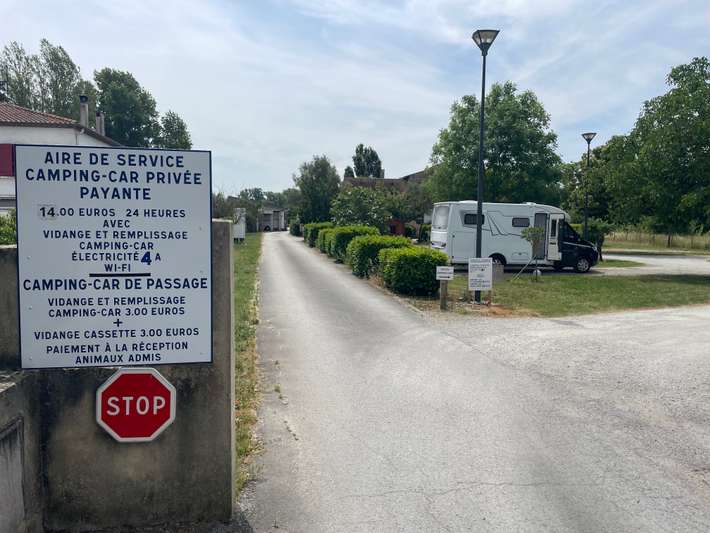 Parking Aire d'Alzonne