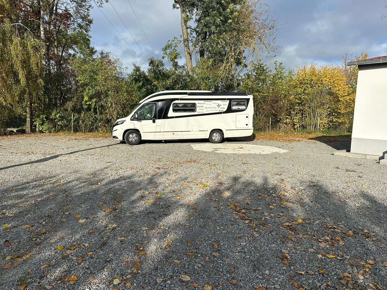 Parking Freibad Kirchheilingen