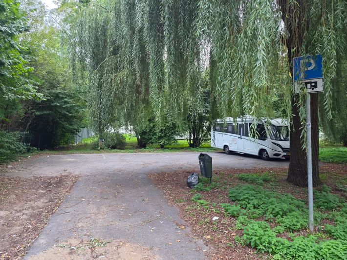 Wohnmobilstellplatz an der Erftlagune