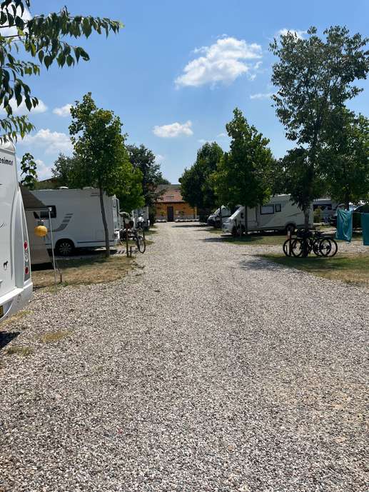 Einem Ort wurde ein Foto hinzugefügt