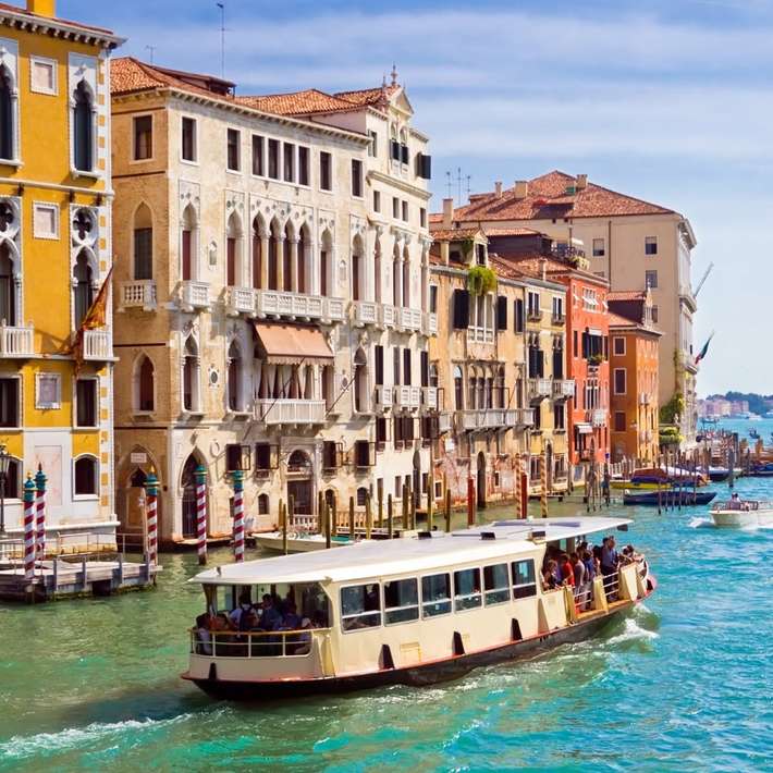 HU Venezia camping in town