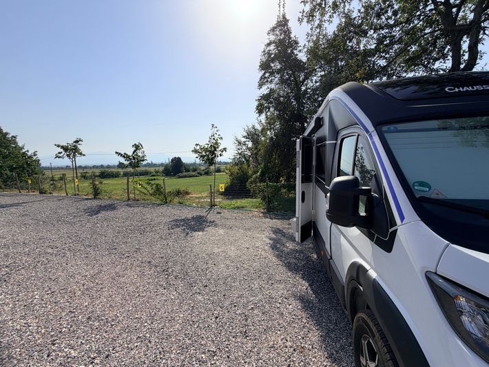 Chroni-camper stop & honey farm